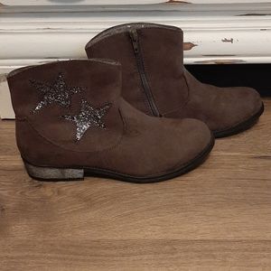 Girls gray Olive and Edie booties